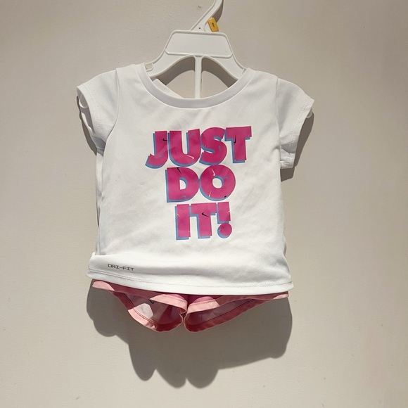 Nike dri-fit, shorts and tee set - Picture 4 of 9